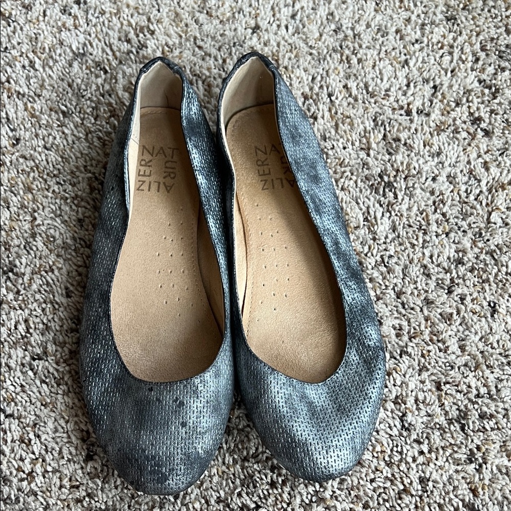 Naturalizer Textured Gray Flats